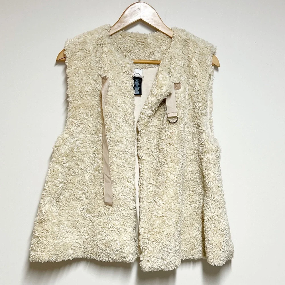 ANTHROPOLOGIE Akemi + Kin Alonna fuzzy Teddy Plush Sherpa tan Vest One Size - Picture 4 of 7